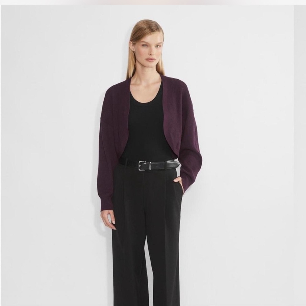 Aritzia - Picture 2 of 5
